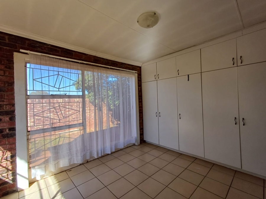 6 Bedroom Property for Sale in Randlespark North West